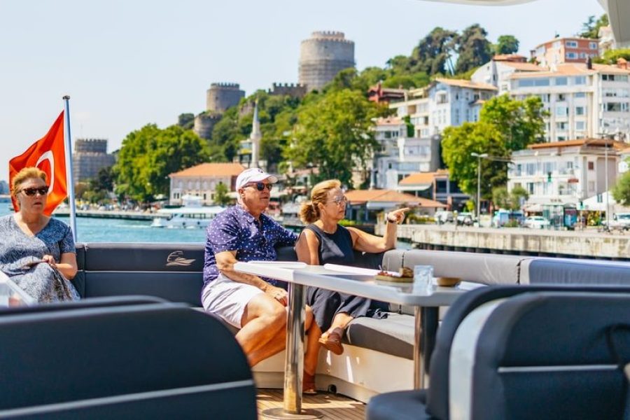 Bosphorus Yacht Cruise with Refreshments – Stopover at Kanlica