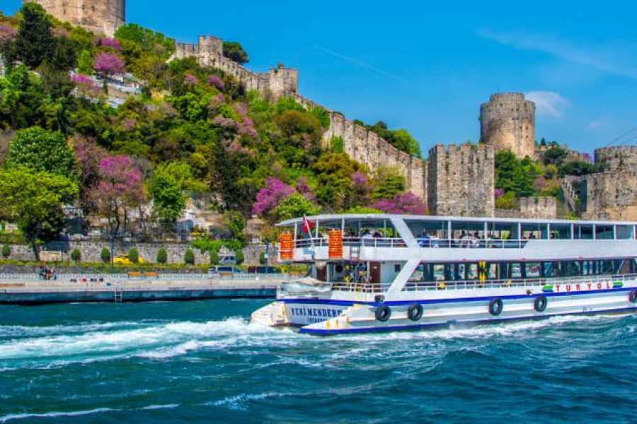 Bosphorus Yacht Cruise with Stopover on the Asian Side – (Morning or Afternoon)