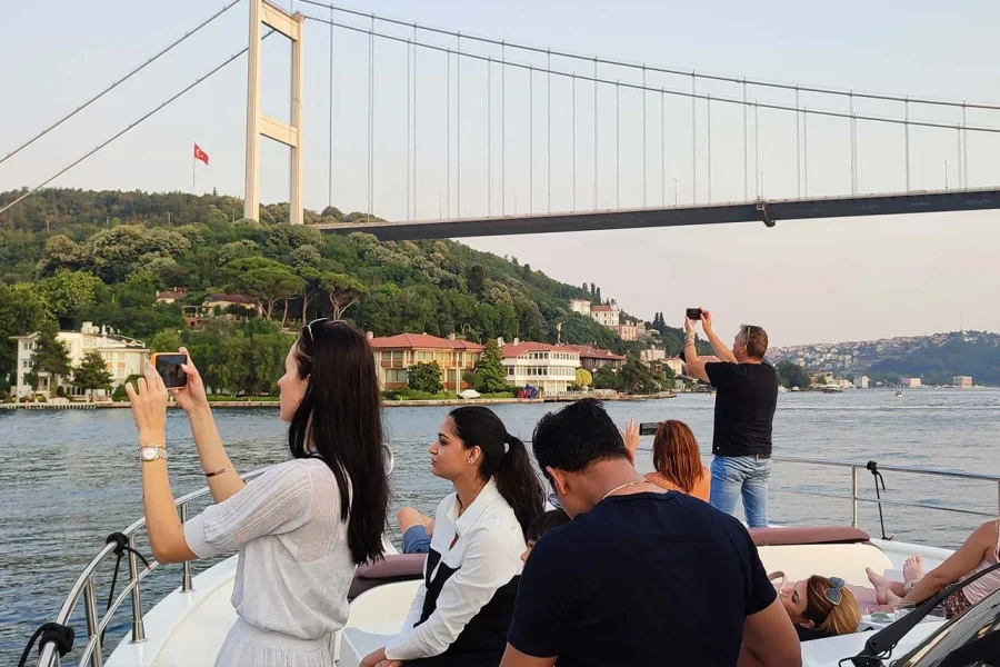 3 Hours Bosphorus Boat Cruise with Stop in Asia Side