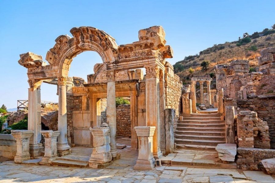 Istanbul to Ephesus Full Day Guided Tour, Flight and Lunch Included